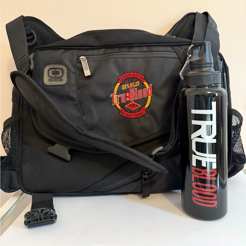 TRUE BLOOD Rare Cast & Crew Wrap Gift Embroidered Ogio Bag & Bottle Season 3